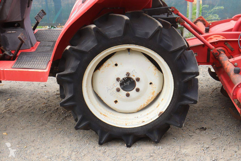 Mitsubishi MT16 tractor