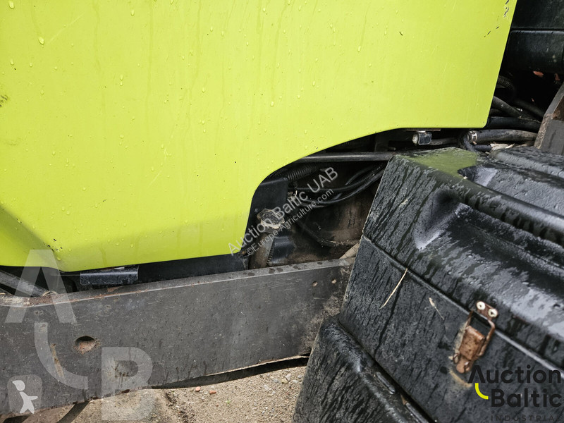 Claas Axion 830 tractor