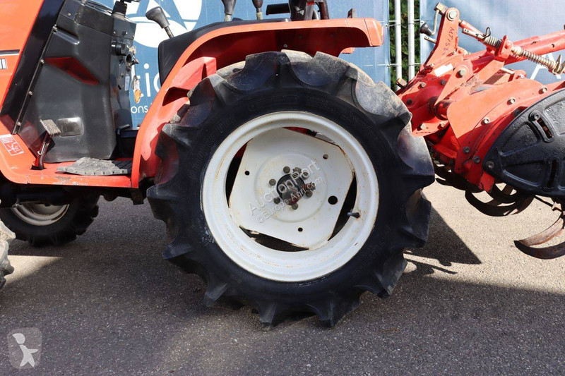 Tractor agrícola Mitsubishi MT155