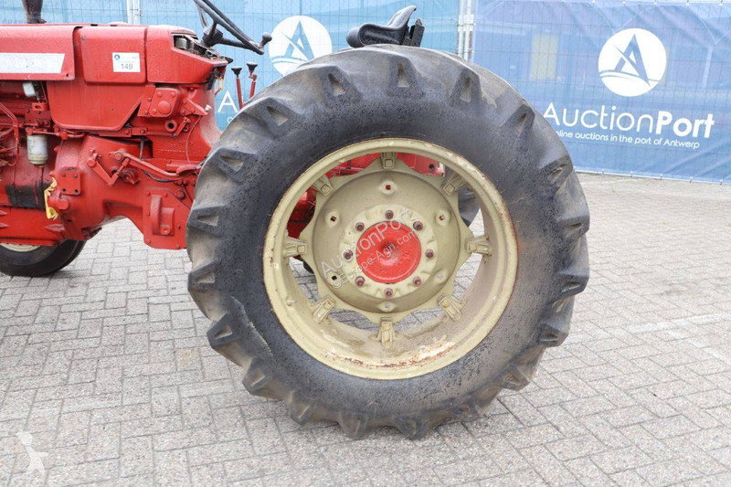 Tractor agrícola International 523