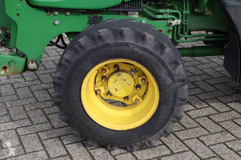 Tractor agrícola John Deere 5615 V