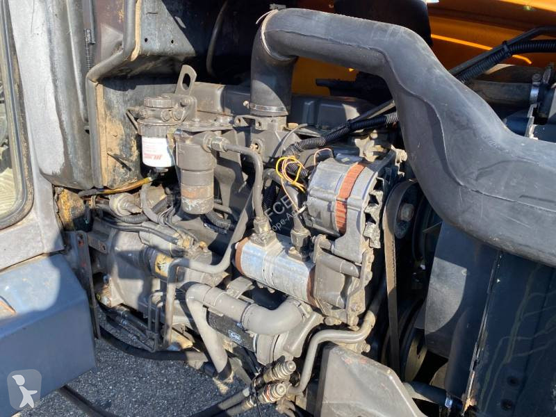 Tractor Renault 330  endommagé