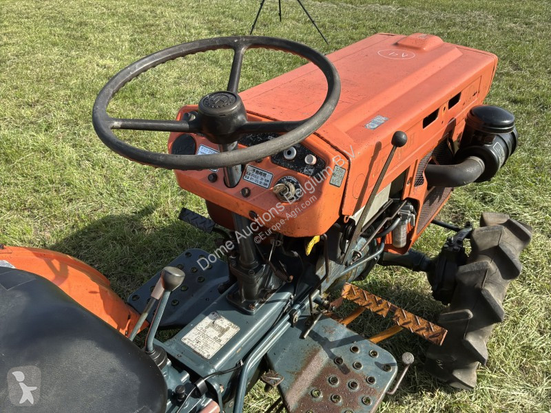 Tractor  B7001