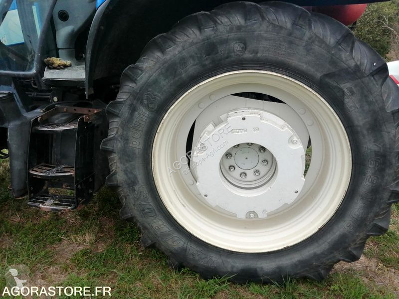 Tracteur agricole New Holland TSA 100