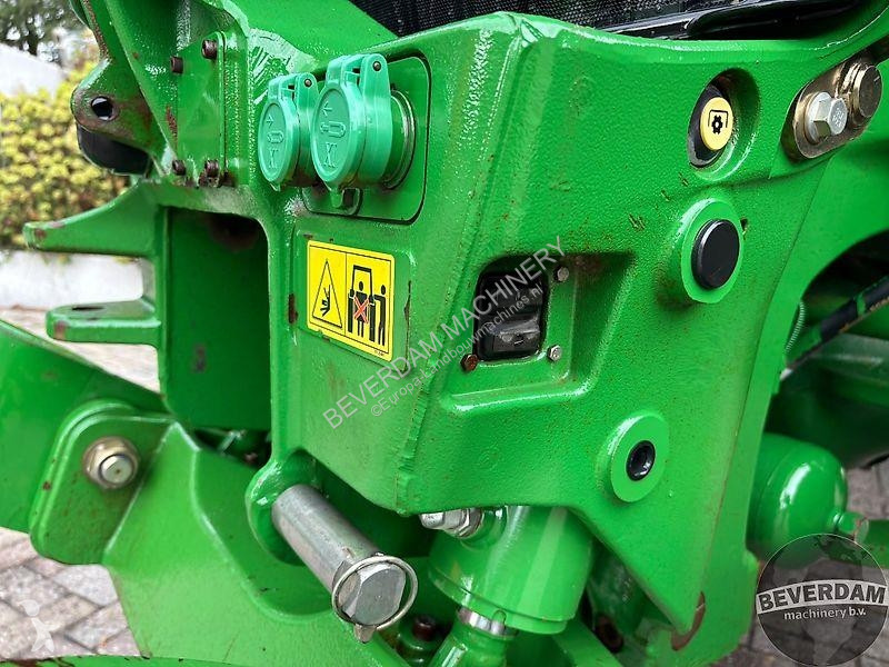 Zemědělský traktor John Deere 7230R