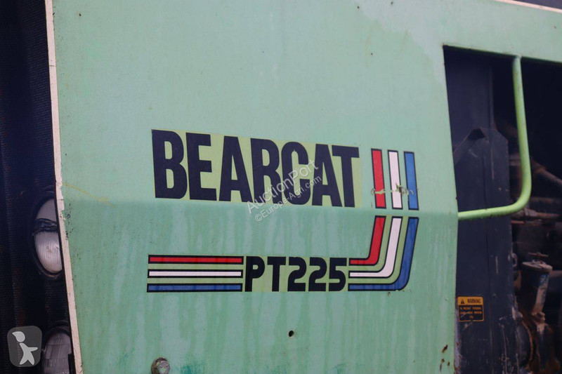 Zemědělský traktor  Bearcat PT225