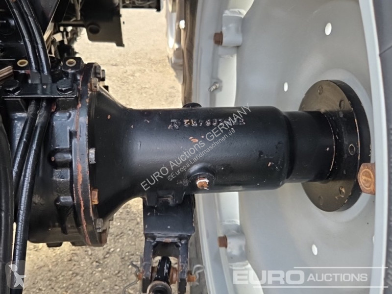 Zemědělský traktor Massey Ferguson 2210
