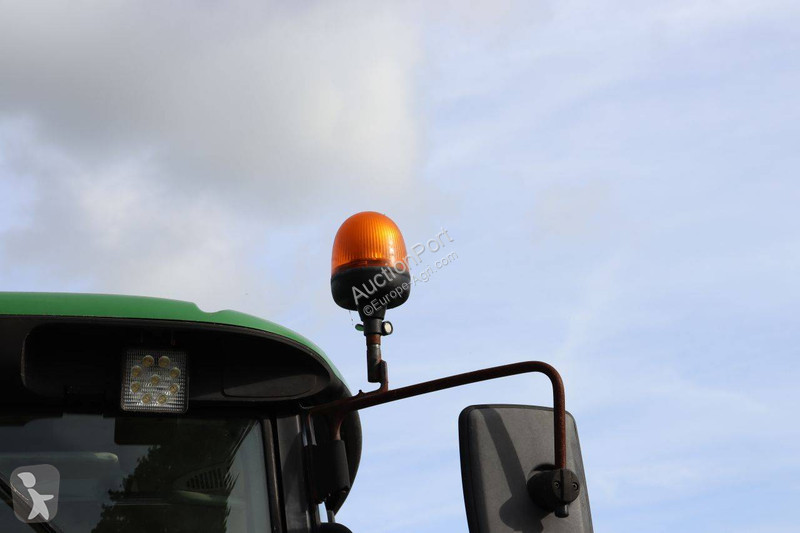 Zemědělský traktor John Deere 6320