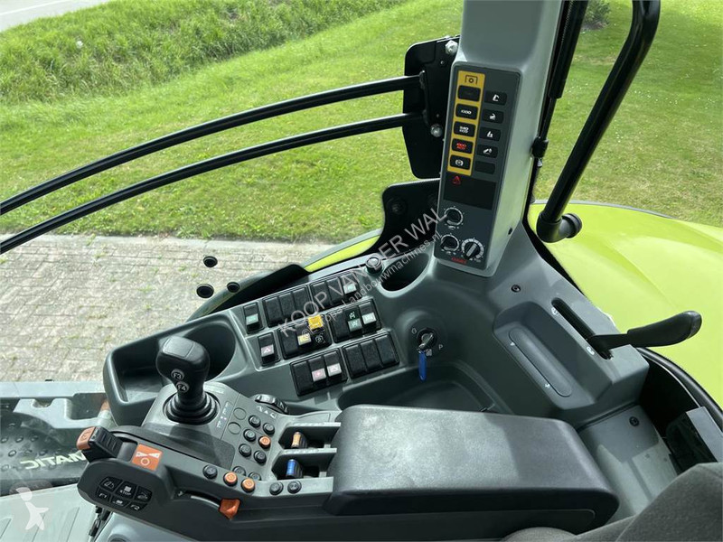 Tractor agrícola Claas Axion 830