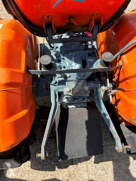 Tractor  B7001