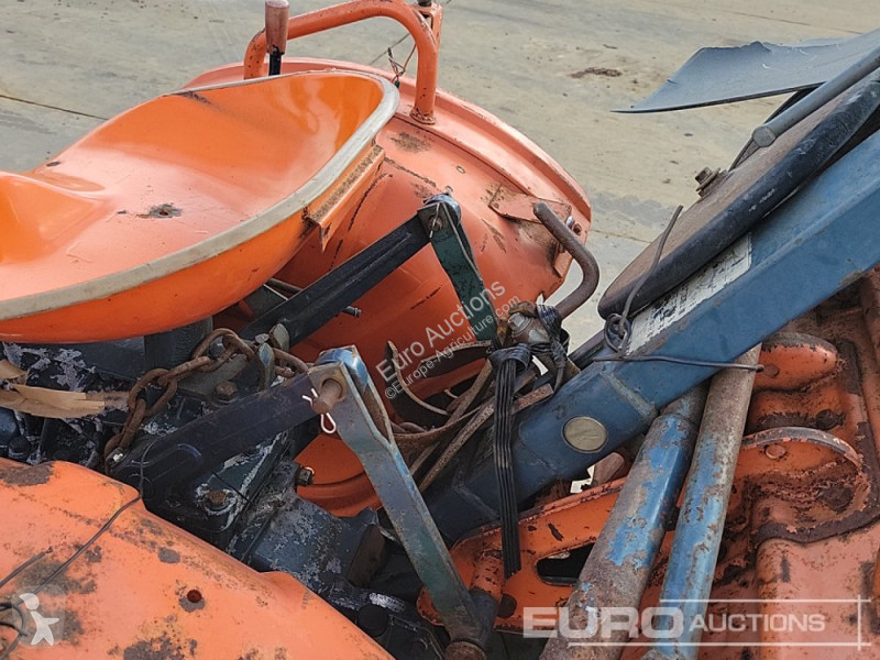 جرار زراعي  B6000