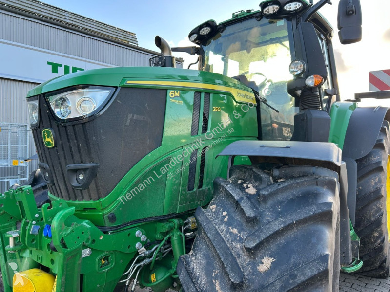Zemědělský traktor John Deere 6M 250...