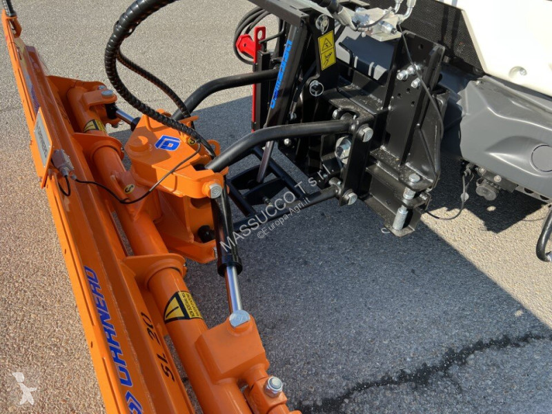 Lantbrukstraktor Aebi Schmidt MT760