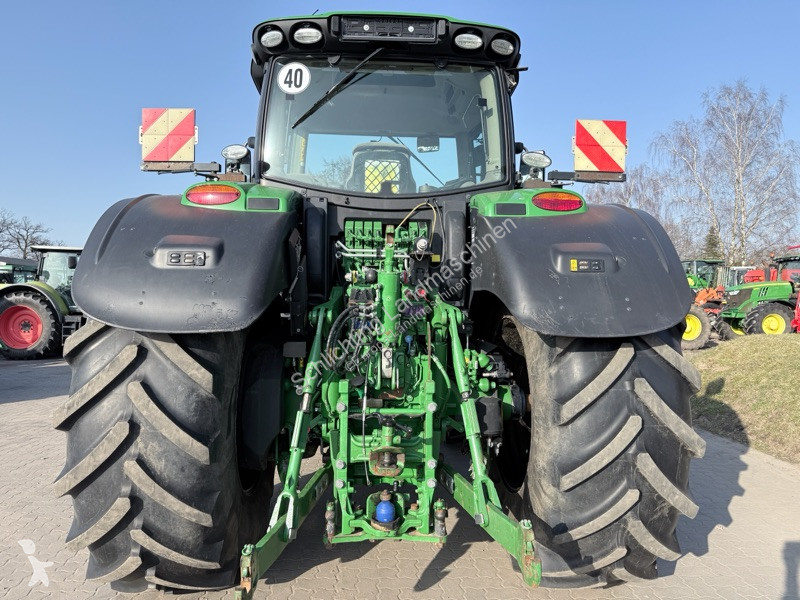 Tracteur agricole John Deere 6215R