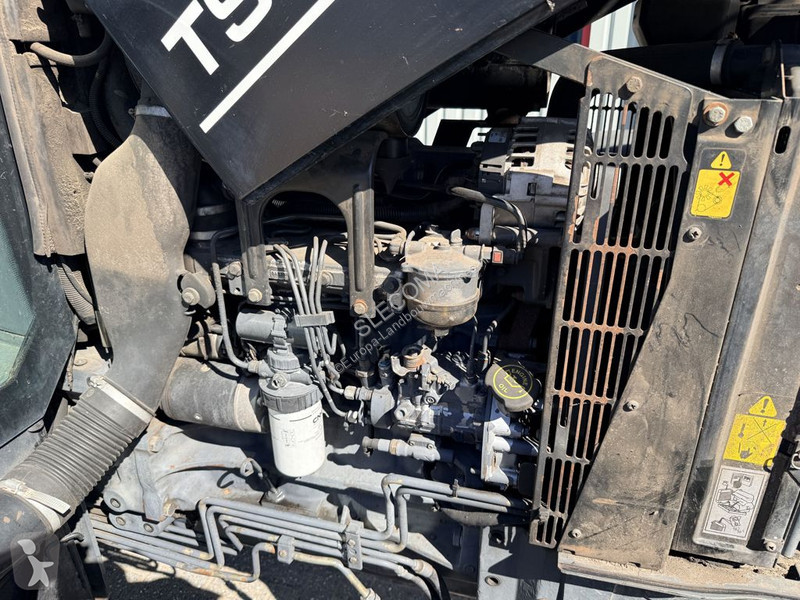 New Holland TS90 4WD Shuttle tractor