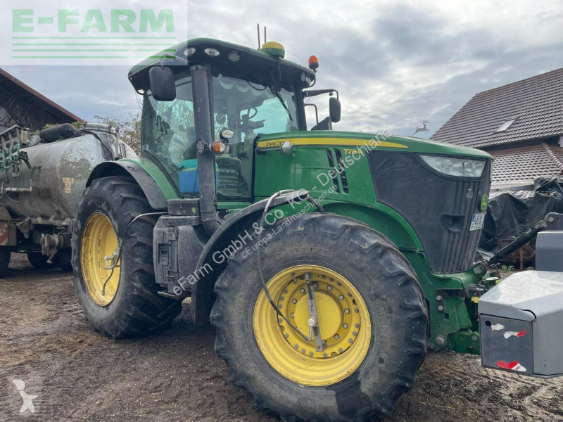 Lantbrukstraktor John Deere 7215R