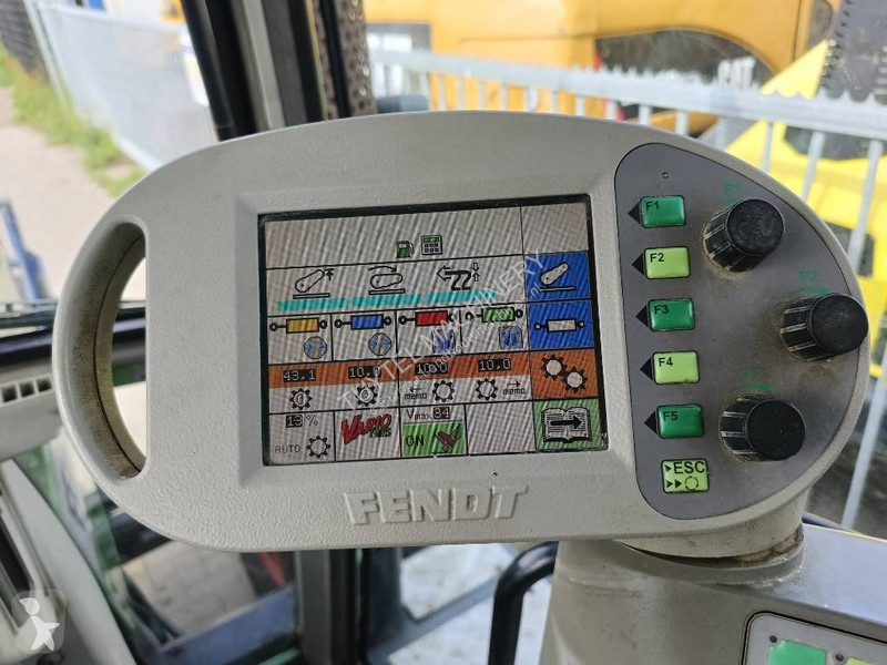 Lantbrukstraktor Fendt 712 Vario TMS fronthef...