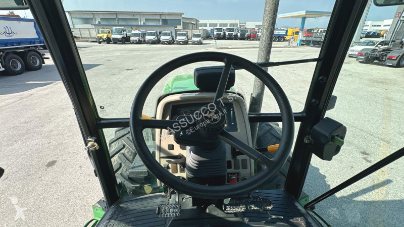Tractor agrícola John Deere 6100D