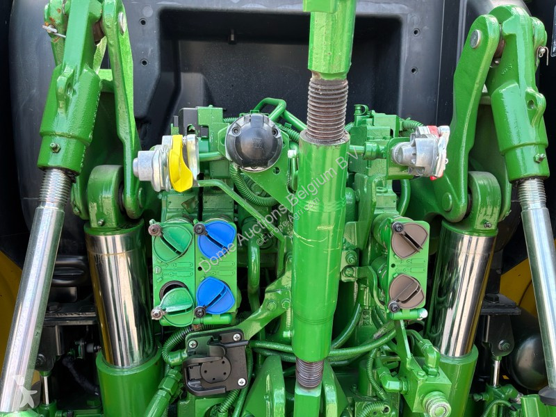 Lantbrukstraktor John Deere 6130R