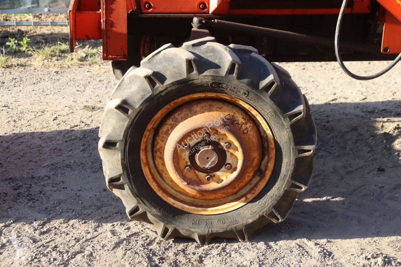 Zemědělský traktor Hinomoto E264