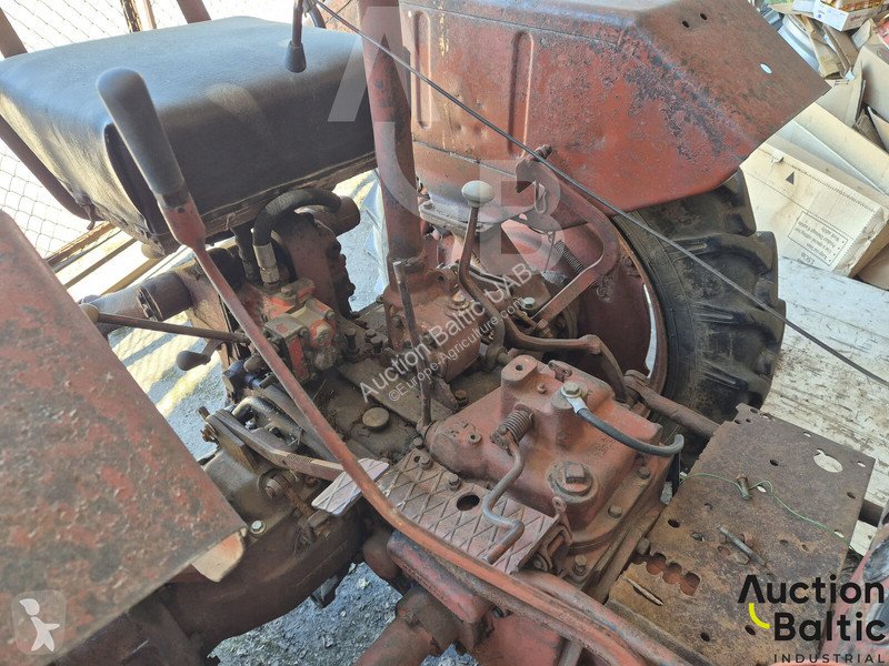 Zemědělský traktor  DT 20