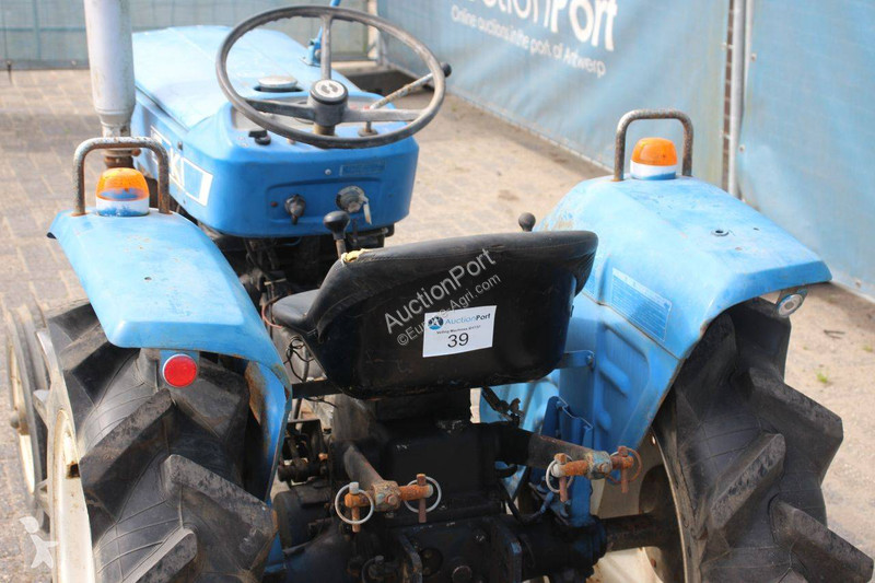 Сільськогосподарський трактор Iseki TS1610