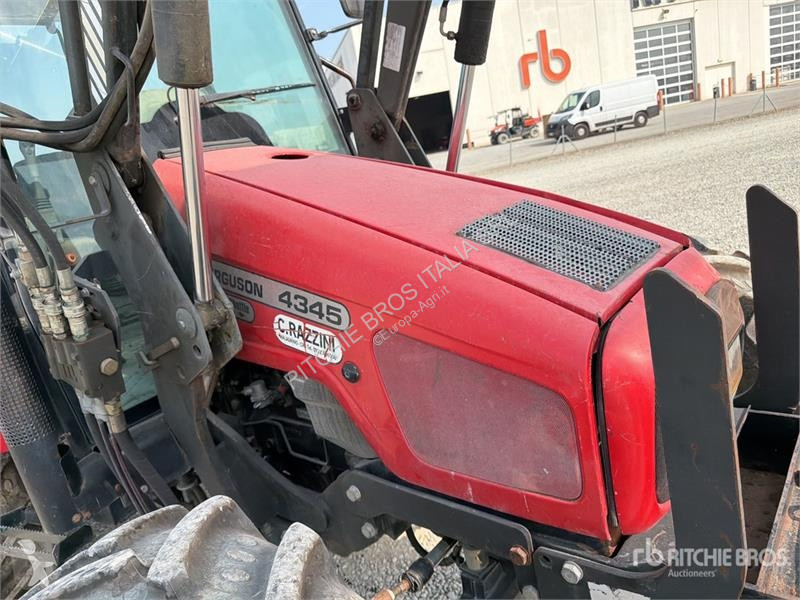 Сільськогосподарський трактор Massey Ferguson 4345