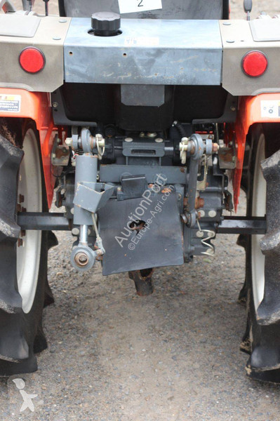 Сільськогосподарський трактор Kubota B52