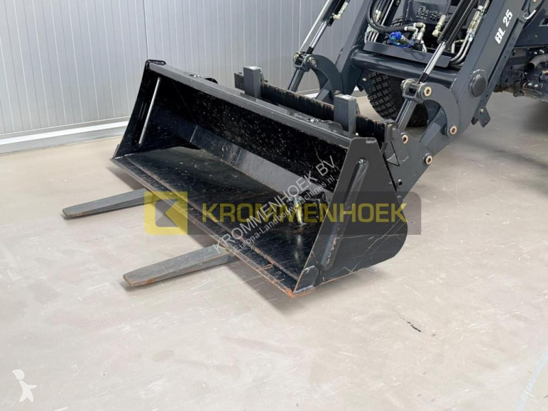Ciągnik Branson 5025CH