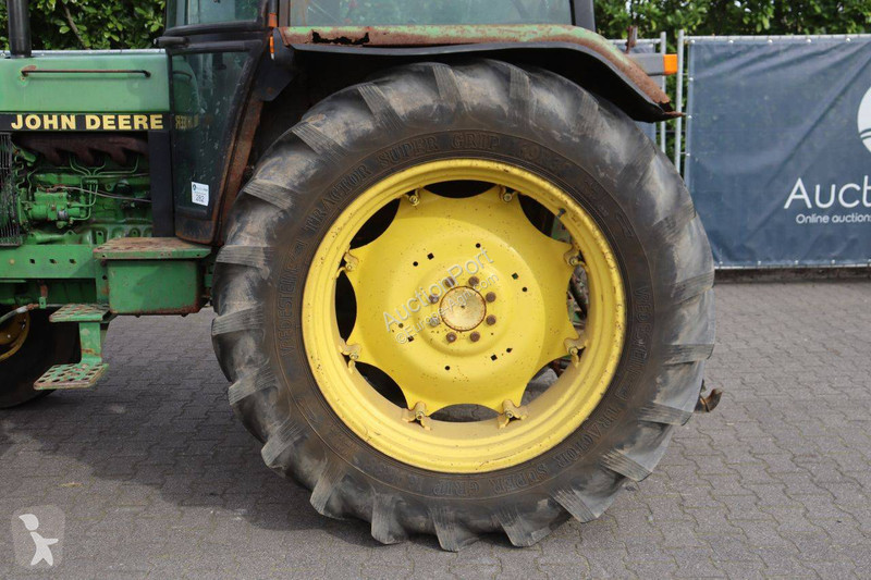 John Deere 2250 tractor