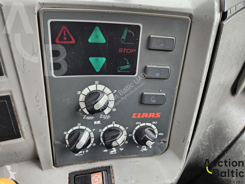 Claas Axion 830 tractor