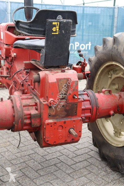 Tractor agrícola International 523