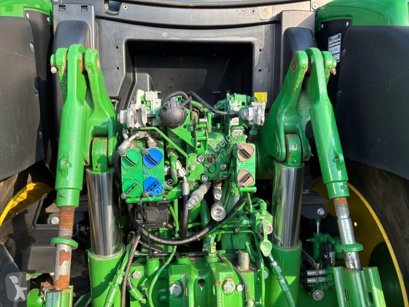 Zemědělský traktor John Deere 6210R