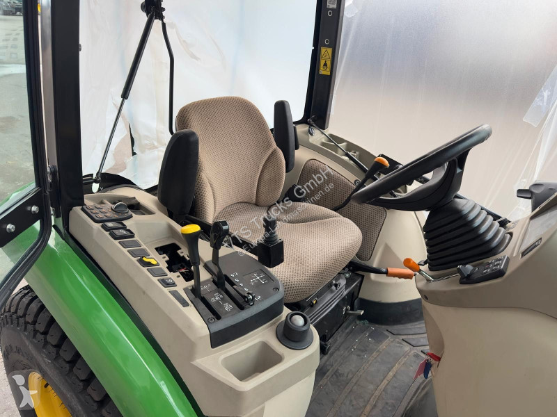 Tractor John Deere 3046 R 4x4 Hofschlepper...