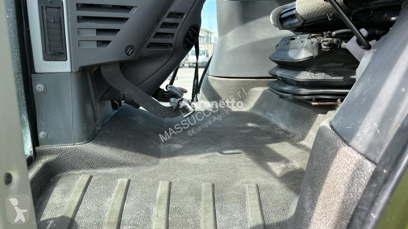 Tractor agrícola Claas Axion 810