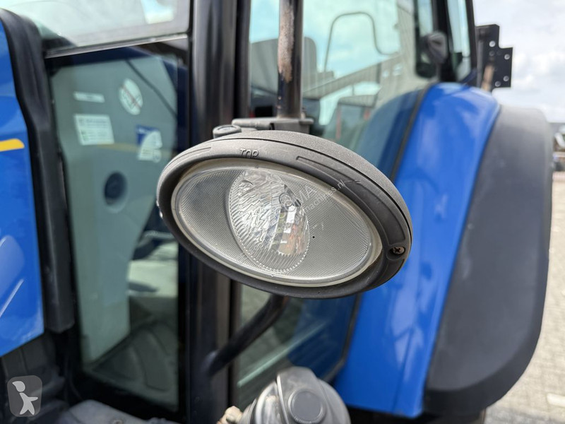 Tracteur agricole New Holland T5040 CAB + GPS