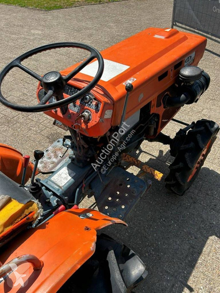 Tractor  B7001