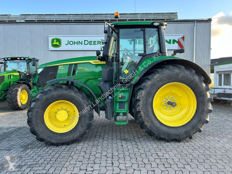 Zemědělský traktor John Deere 6M 250...