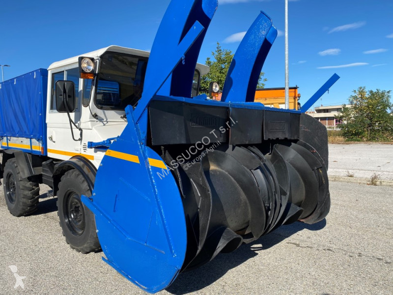 Lantbrukstraktor Mercedes UNIMOG