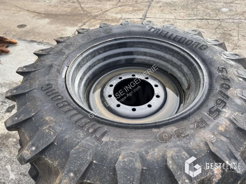 Tractor agrícola Valtra  T215 VERSU