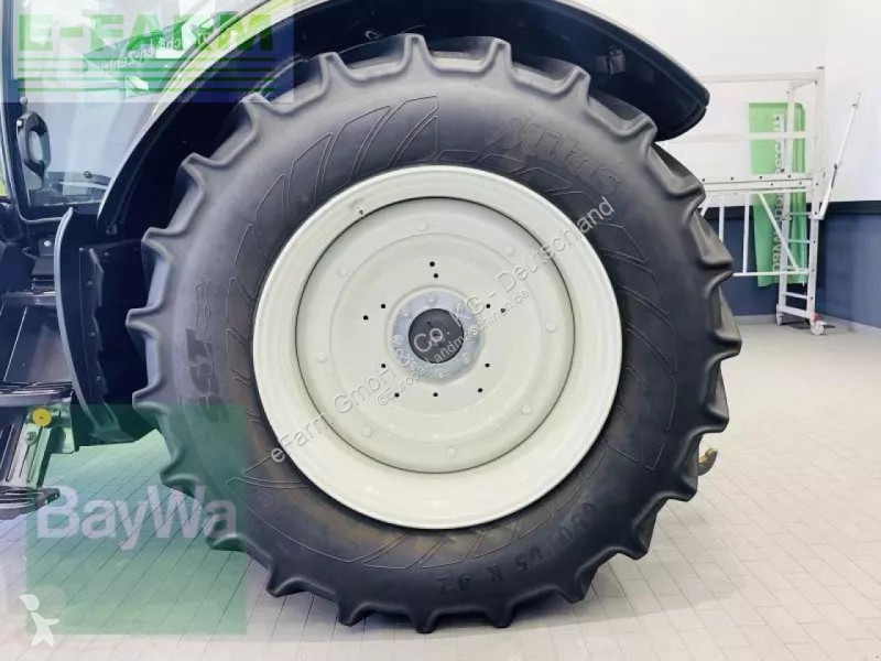 Landbrugstraktor Valtra  t215 versu