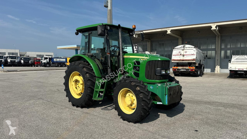 Tractor agrícola John Deere 6100D