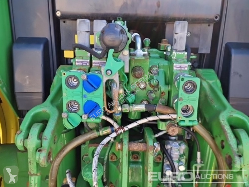 Zemědělský traktor John Deere 6330