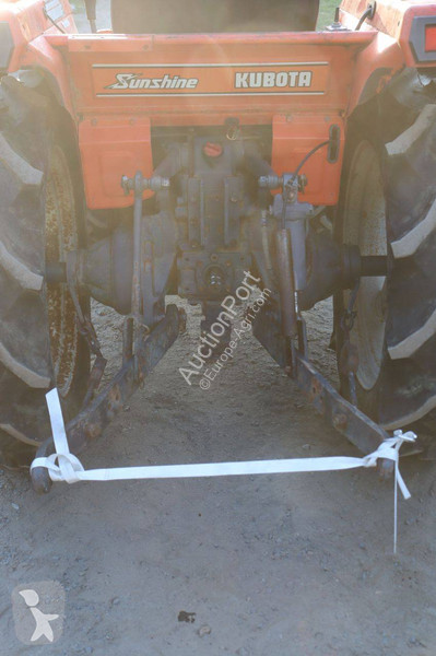 جرار زراعي Kubota L1-235