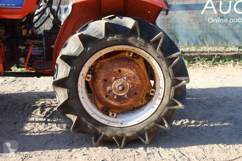 Zemědělský traktor Hinomoto E264