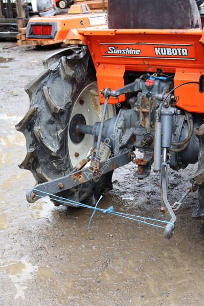 جرار زراعي Kubota Sunshine L1-215