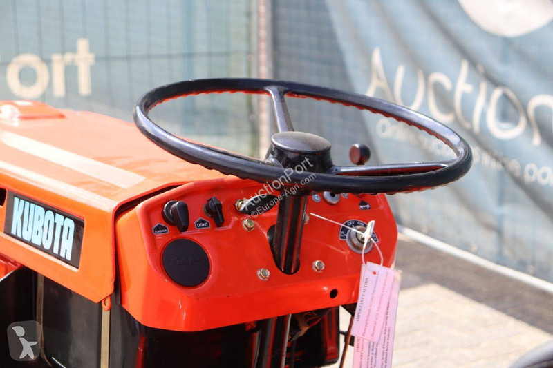 Сільськогосподарський трактор Kubota B7001