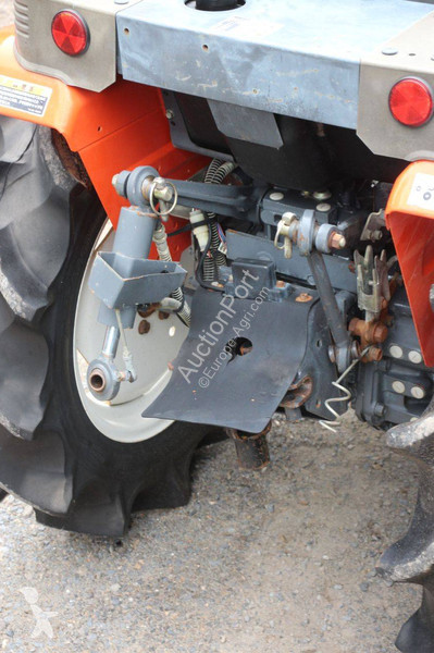 Сільськогосподарський трактор Kubota B52