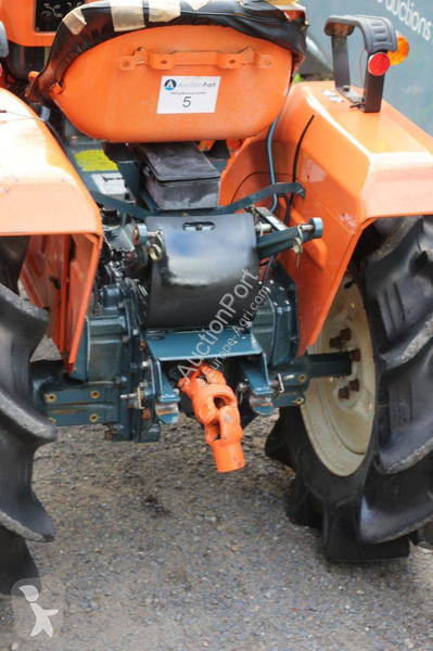 Сільськогосподарський трактор Kubota B1400DT