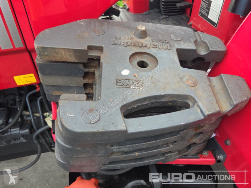 Tractor Mahindra 8560
